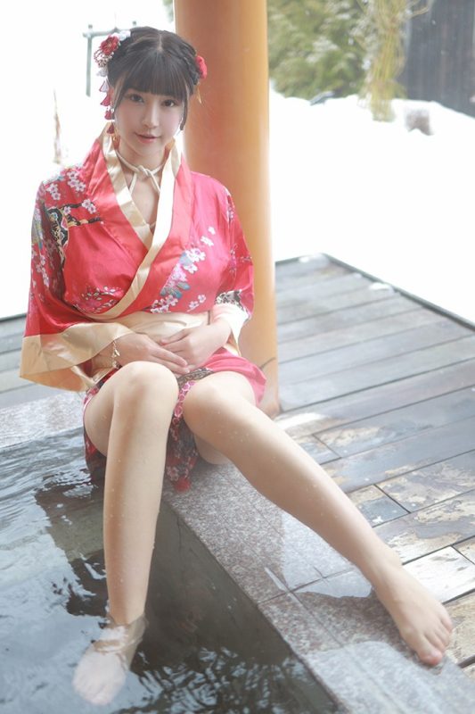 饥渴娇娘朱可儿露天浴池裸身入镜-IS充值【0】