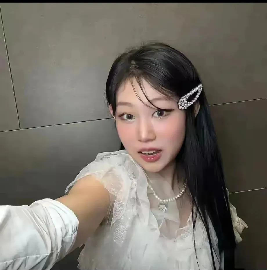 韩国的包装确实高明！小沈阳的女儿沈佳润越来越像韩国偶像张元英，看起来非常漂亮！-IS【0】