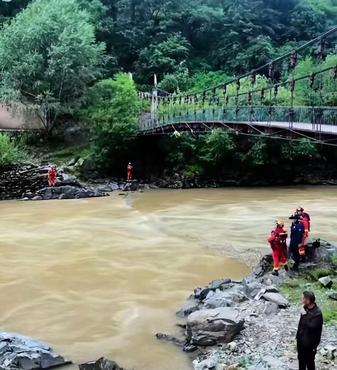 阿坝旅游小姑妈找到了,年仅31岁,被冲远20公里,丈夫:我不怪你